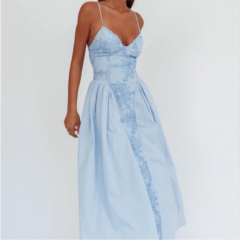 Selfie Leslie—Serifine Floral Embellished Maxi Dress